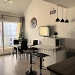 Apartament Mezzanine Proche Avec Balcon - Fr-1-197-558 *
