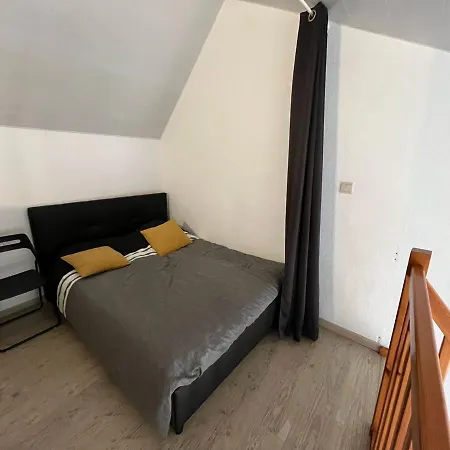 Appartement Mezzanine Proche Avec Balcon - Fr-1-197-558 Les Sables-dʼOlonne