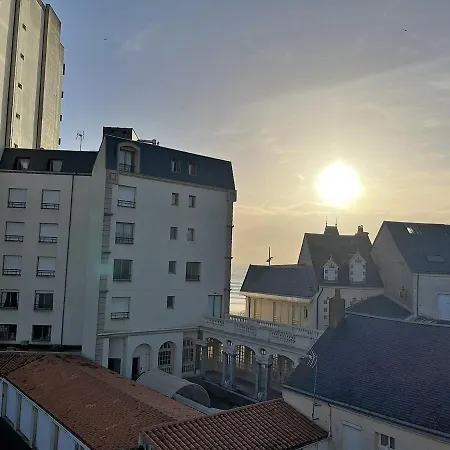 Mezzanine Proche Avec Balcon - Fr-1-197-558 *