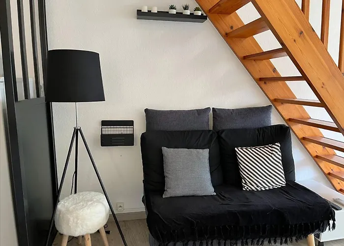 Mezzanine Proche Avec Balcon - Fr-1-197-558 *