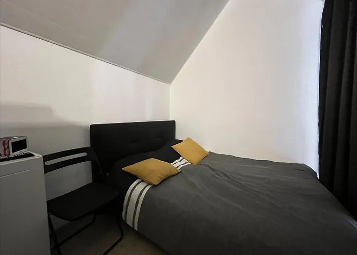 Appartement Mezzanine Proche Avec Balcon - Fr-1-197-558