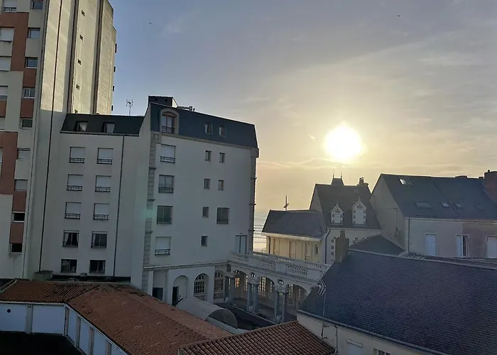 Mezzanine Proche Avec Balcon - Fr-1-197-558 *