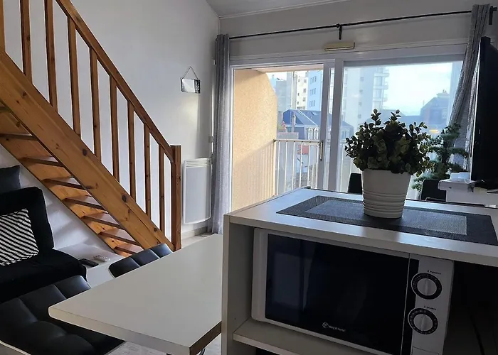 Mezzanine Proche Avec Balcon - Fr-1-197-558 *