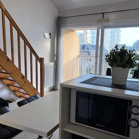 Mezzanine Proche Avec Balcon *