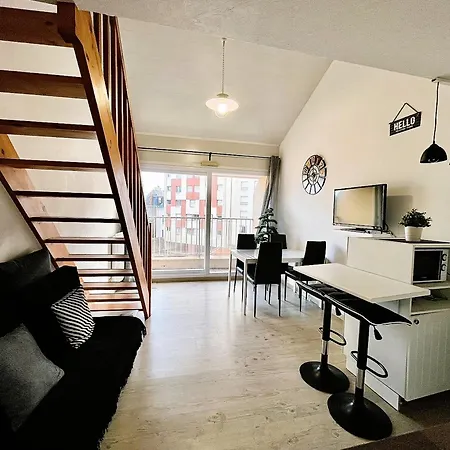Mezzanine Proche Avec Balcon